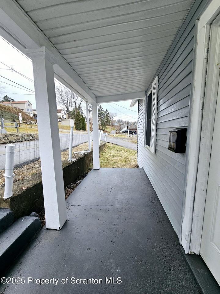 73 Leslie Ln - Photo 6 of 22