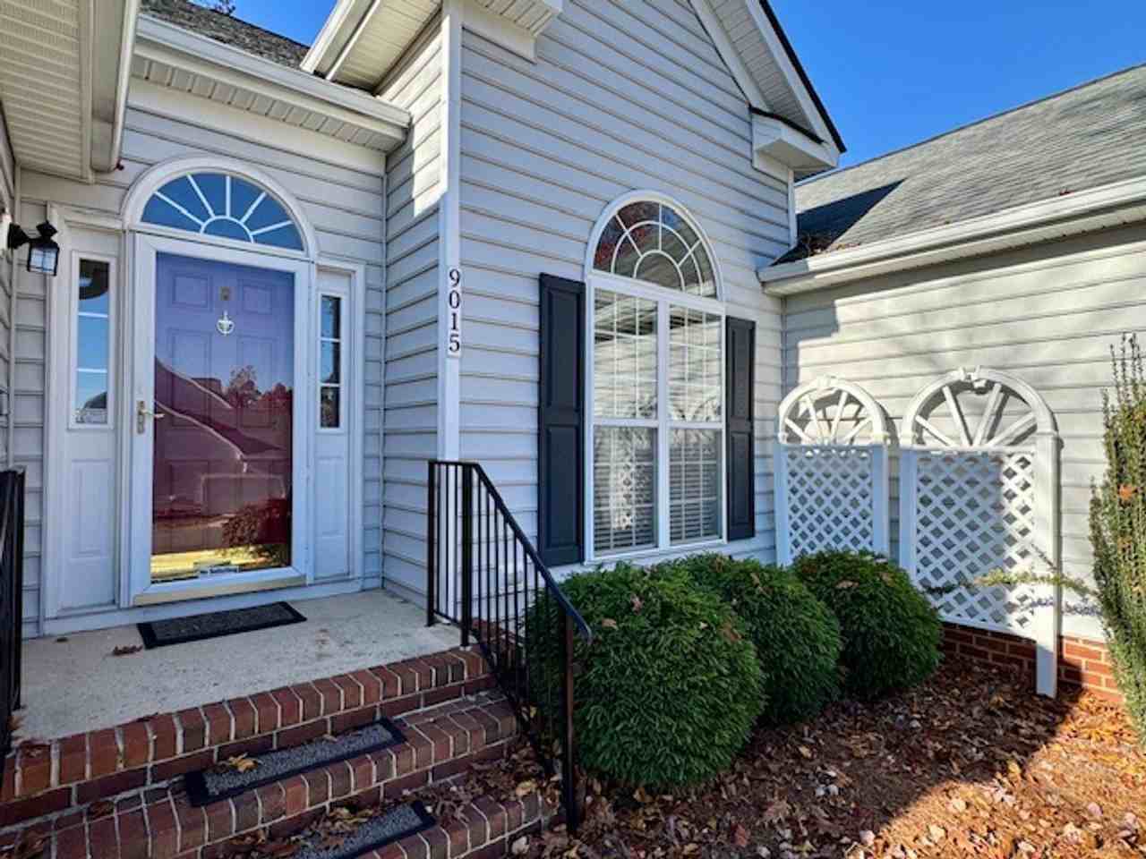 9015 Lansdale Dr - Photo 4 of 32