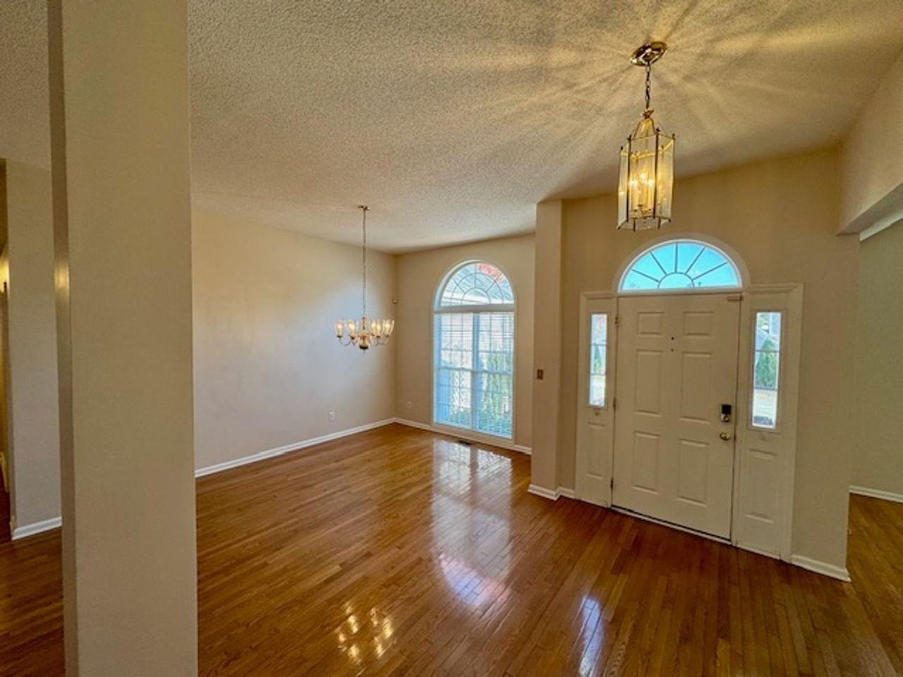 9015 Lansdale Dr - Photo 6 of 32