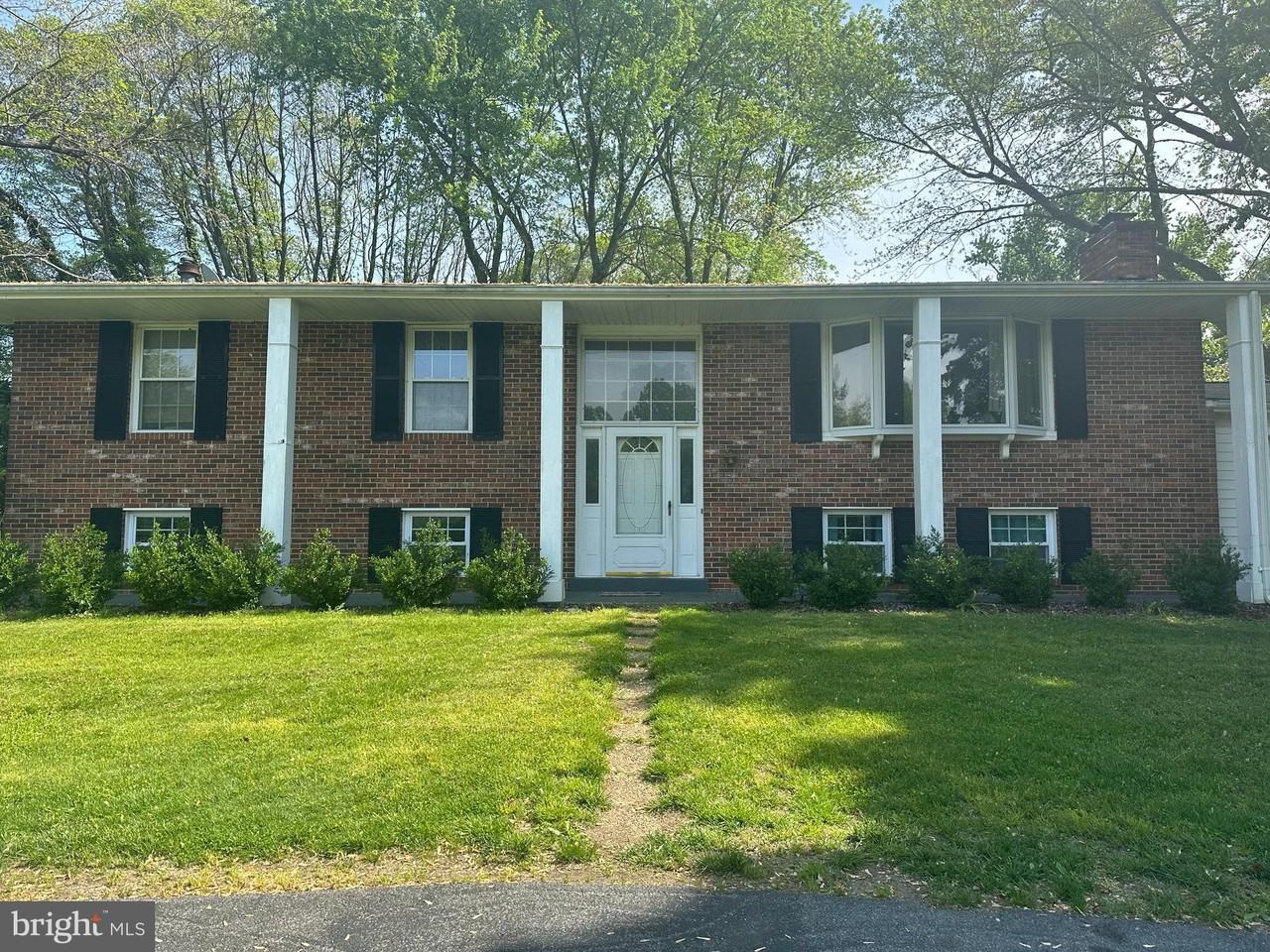 2100 Brickhouse Rd - Photo 2 of 13