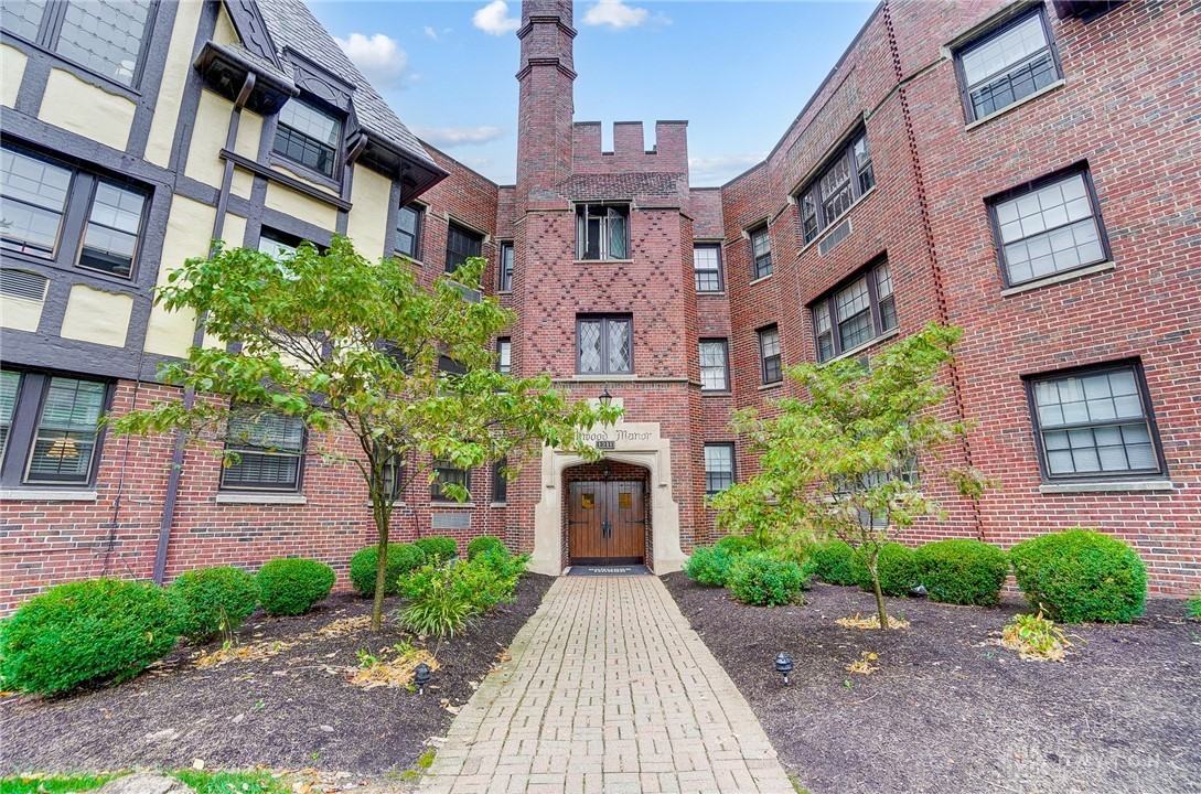 1211 Far Hills Ave ##204 - Photo 3 of 32