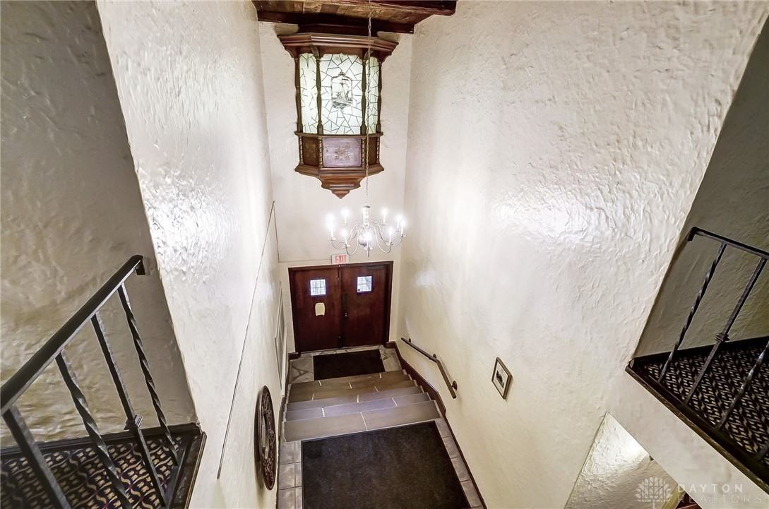 1211 Far Hills Ave ##204 - Photo 4 of 32