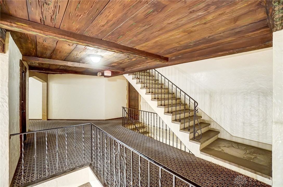 1211 Far Hills Ave ##204 - Photo 5 of 32