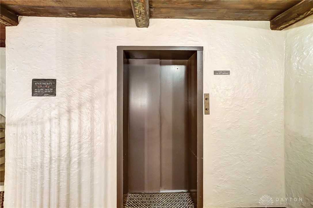 1211 Far Hills Ave ##204 - Photo 6 of 32