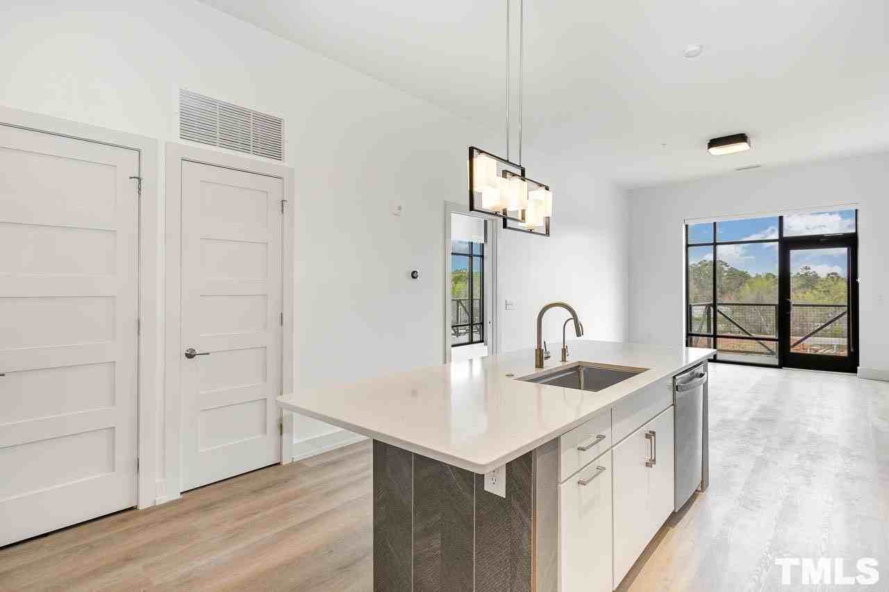 120 Mosaic Boulevard - Photo 6 of 44