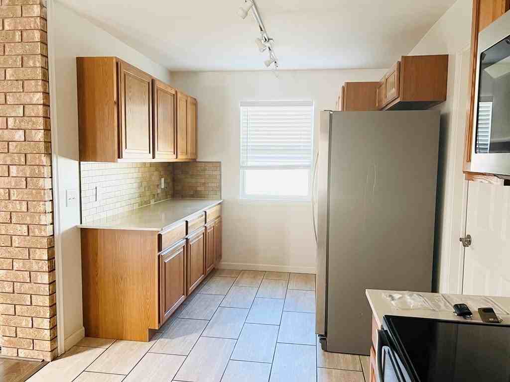 3017 Bluebonnet Ln - Photo 3 of 15