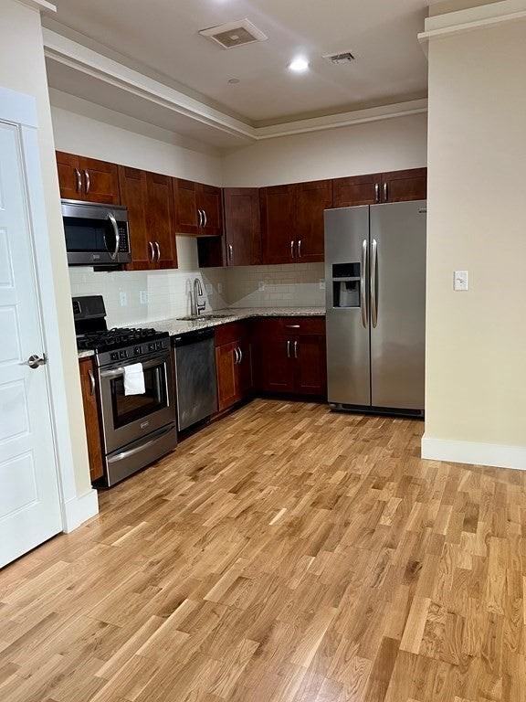 54 Loomis St - Photo 3 of 12