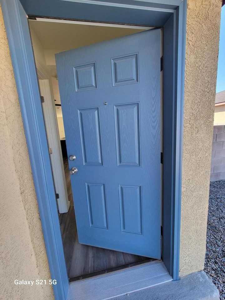 2707 Desi Loop - Photo 2 of 9