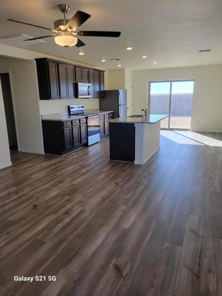 2707 Desi Loop - Photo 3 of 9