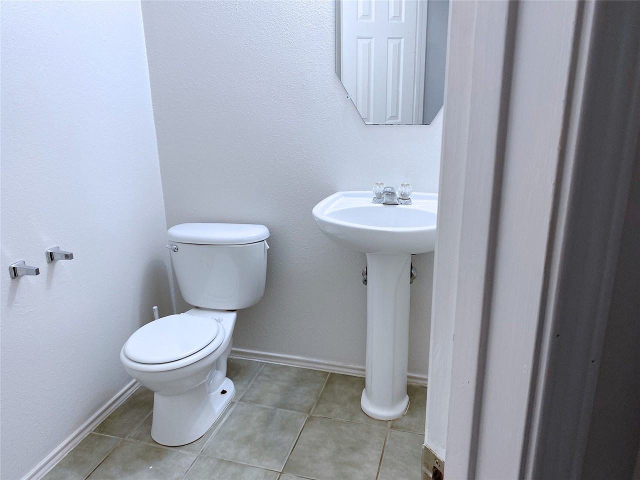 8911 Danbury Hollow Ln - Photo 5 of 15