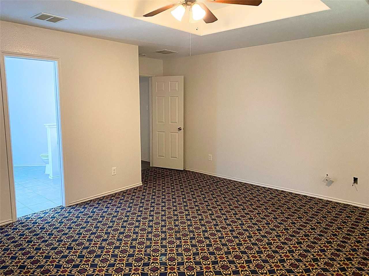 8911 Danbury Hollow Ln - Photo 6 of 15