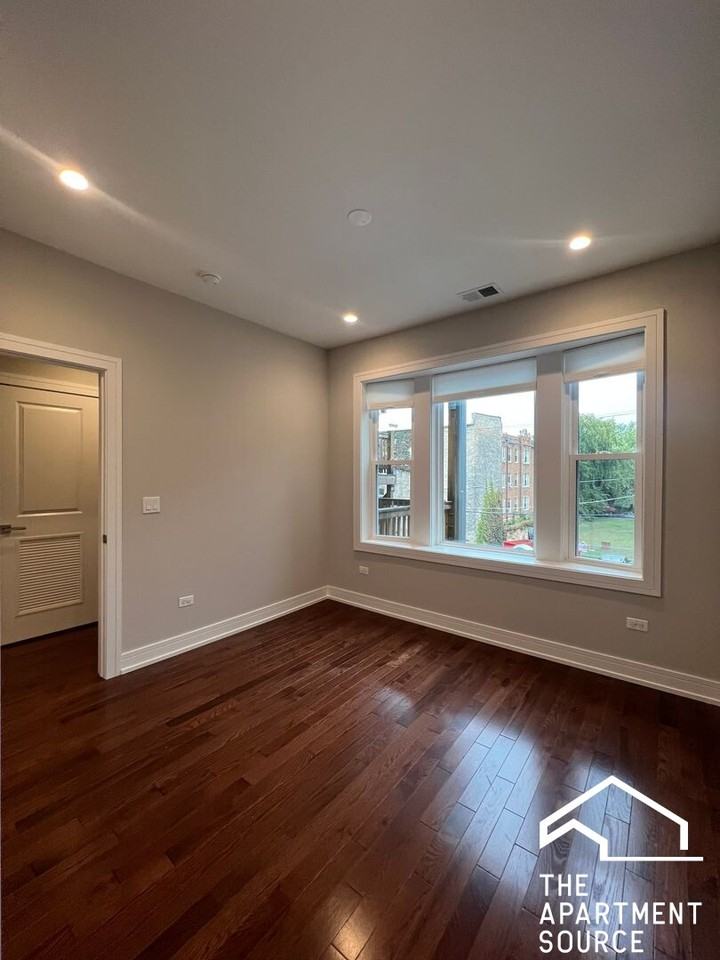 4641 N Malden St #1 - Photo 5 of 17