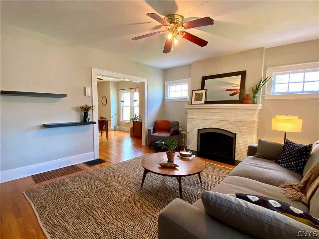 128 Mosley Dr - Photo 4 of 20