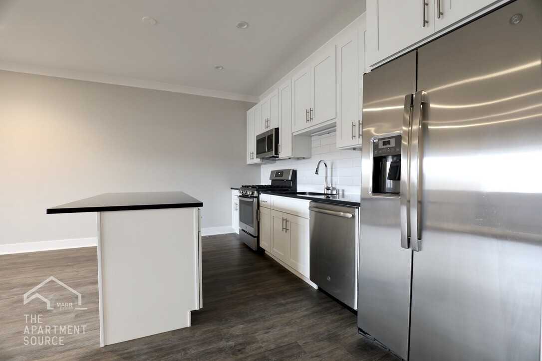 927 W Irving Park Rd #101 - Photo 2 of 16