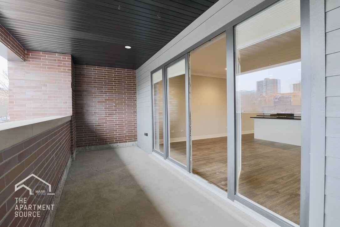 927 W Irving Park Rd #101 - Photo 4 of 16