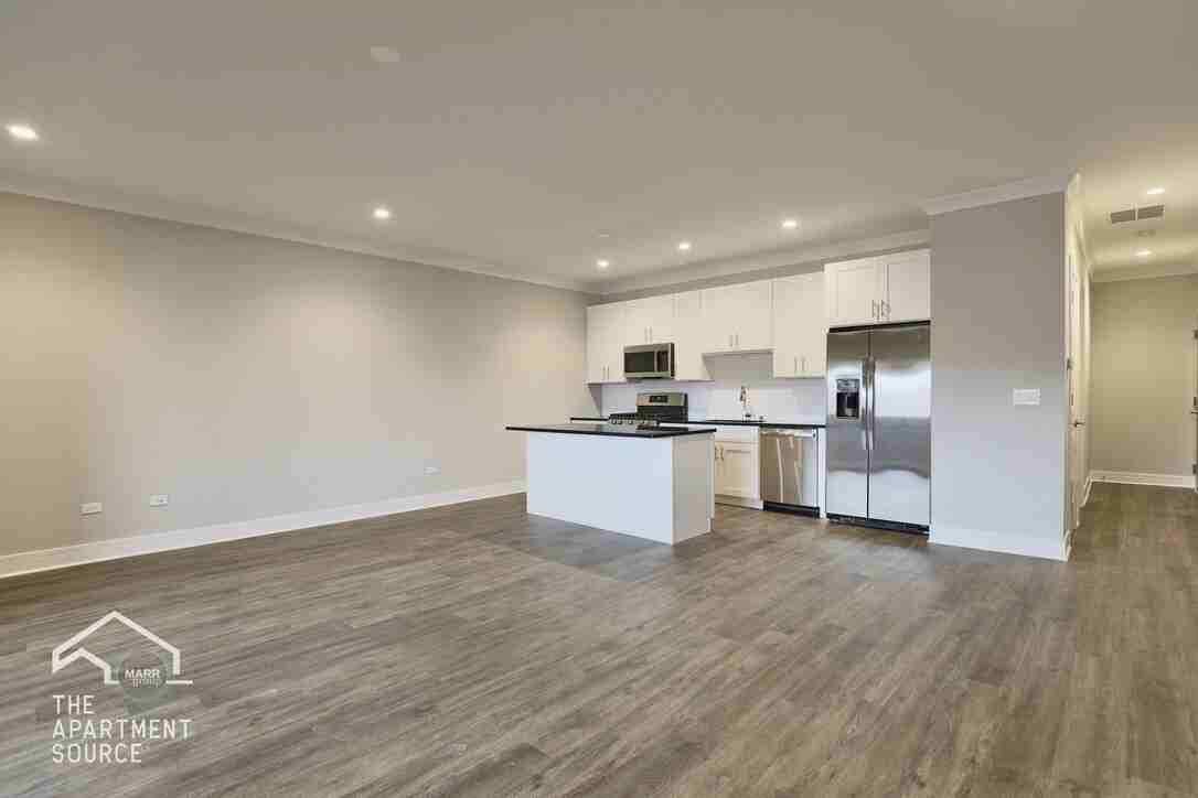 927 W Irving Park Rd #101 - Photo 6 of 16