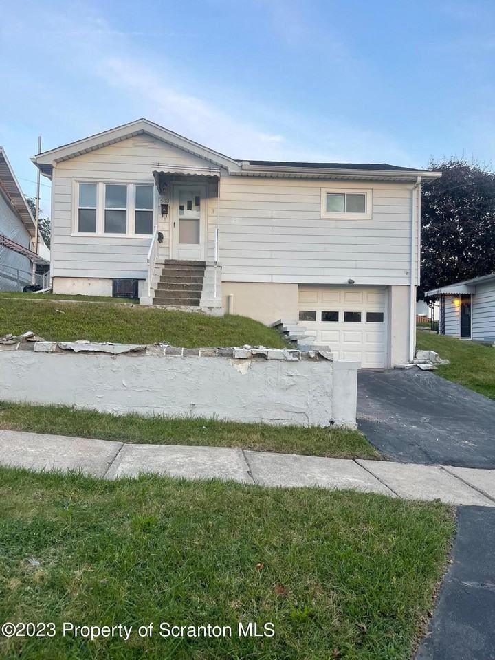 503 Smith St - Photo 2 of 15