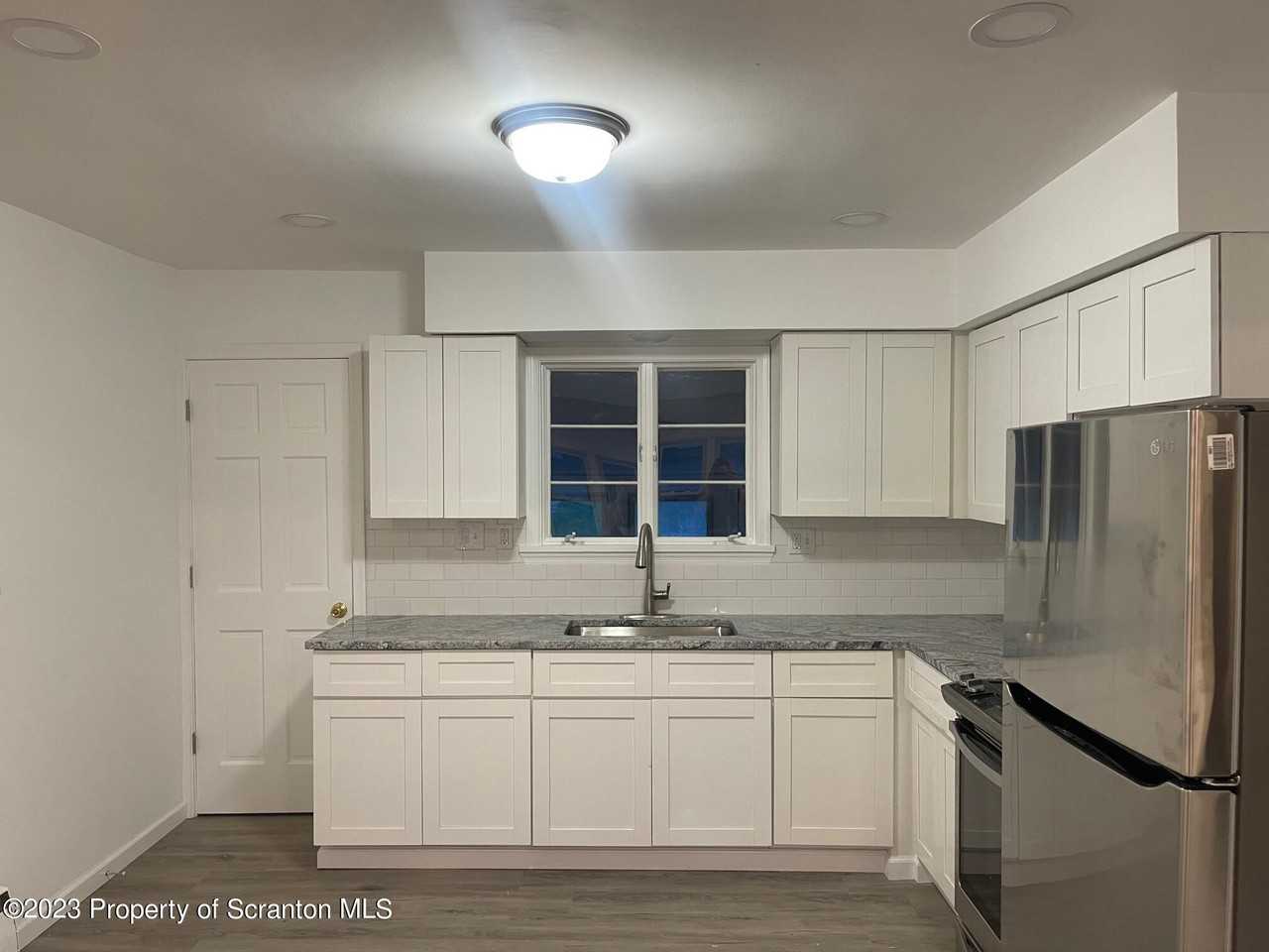 503 Smith St - Photo 6 of 15