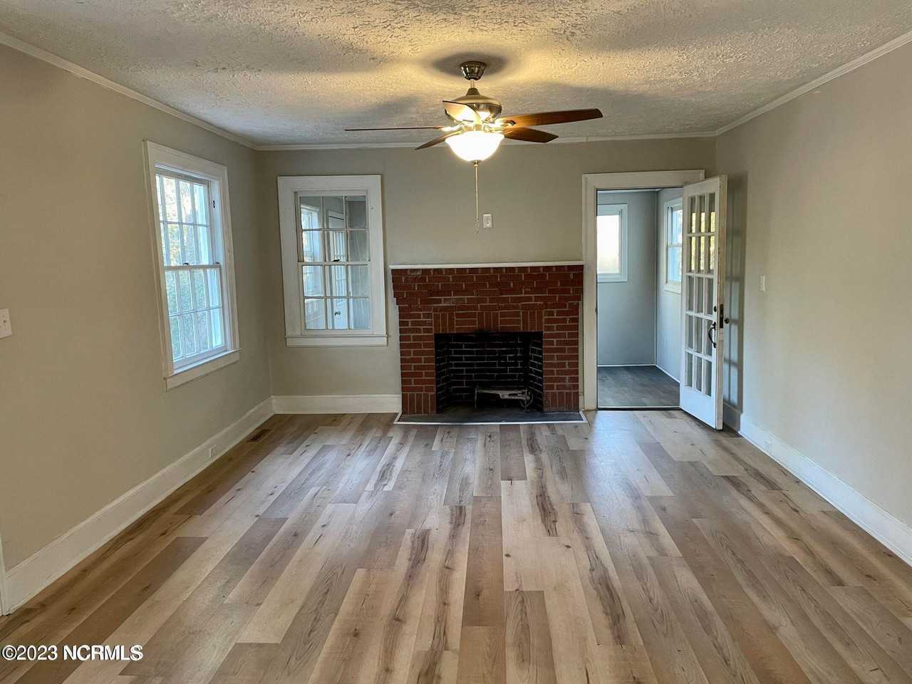 909 Mcreynolds St - Photo 5 of 33