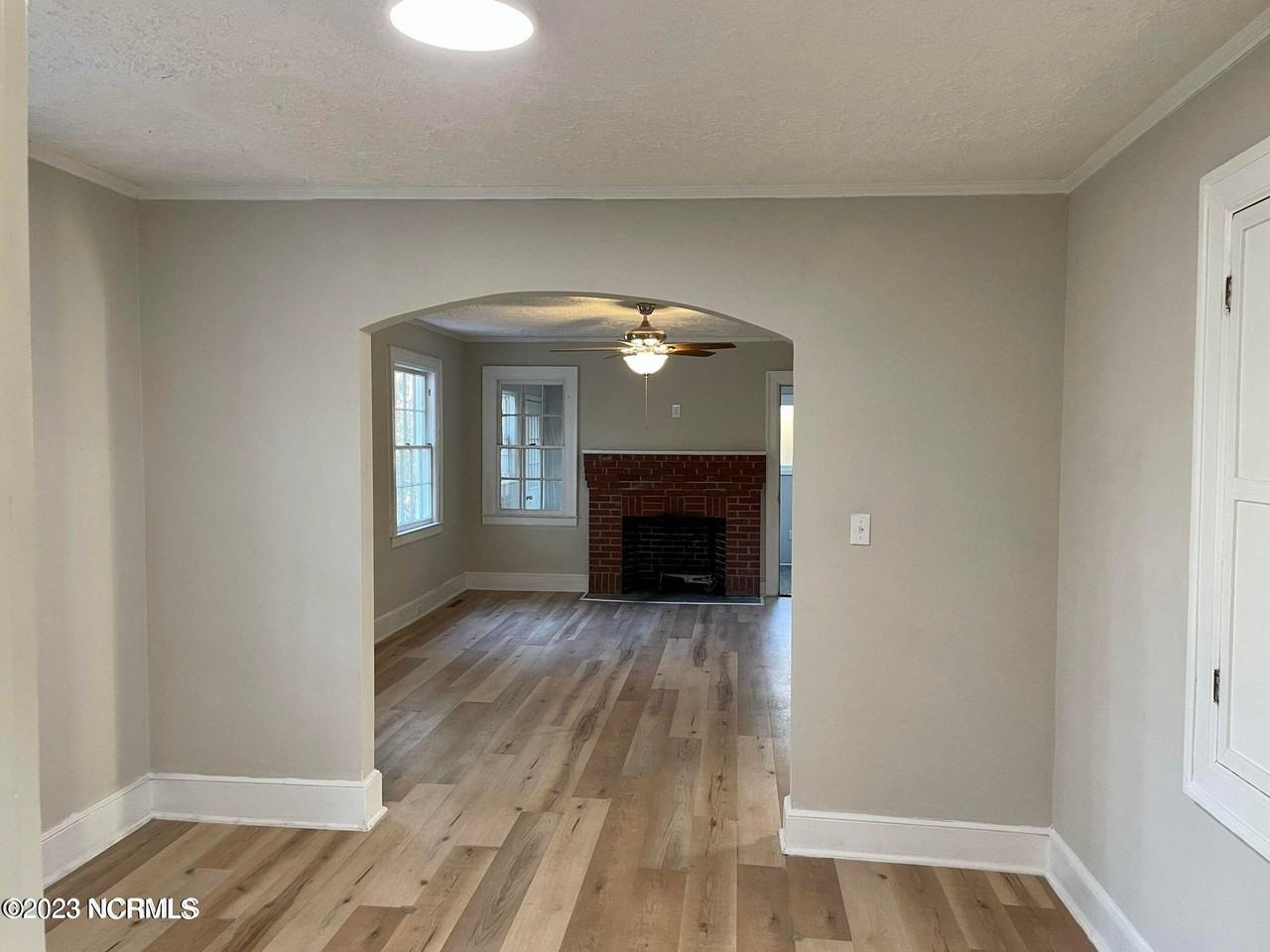 909 Mcreynolds St - Photo 7 of 33