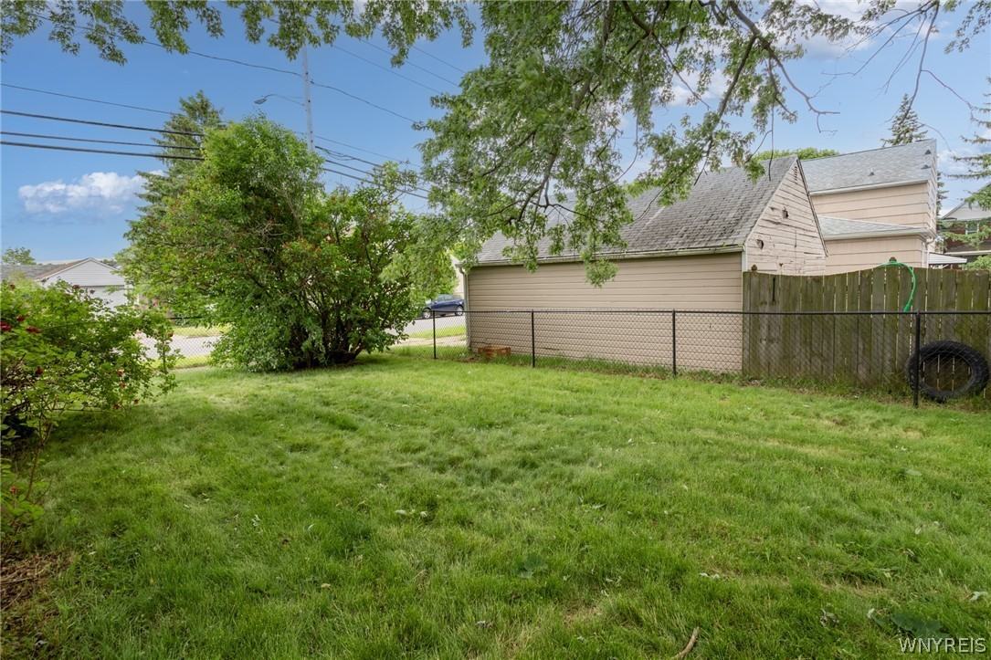 2675 Ontario Ave - Photo 3 of 21