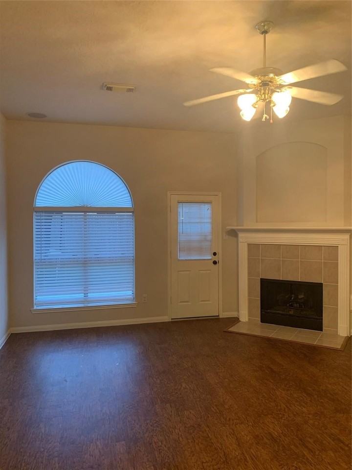 3222 Crimson Coast Dr - Photo 3 of 11