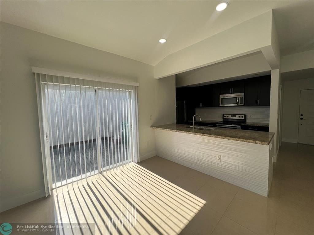 5212 Nw 186th Ter - Photo 2 of 39