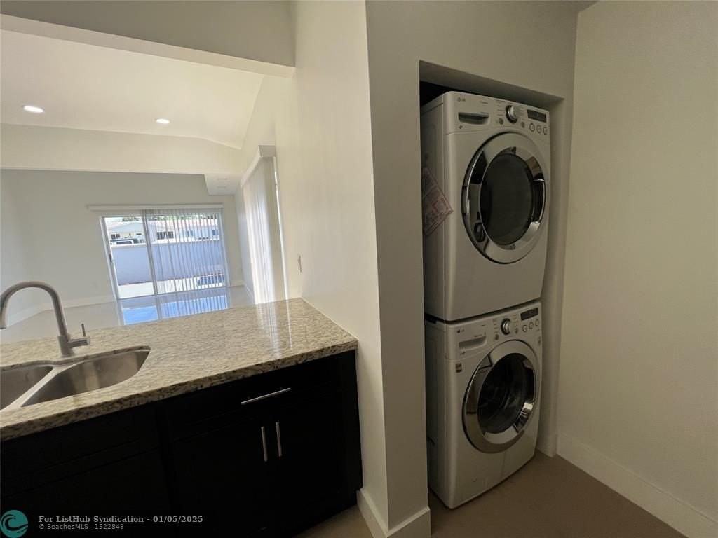 5212 Nw 186th Ter - Photo 4 of 39