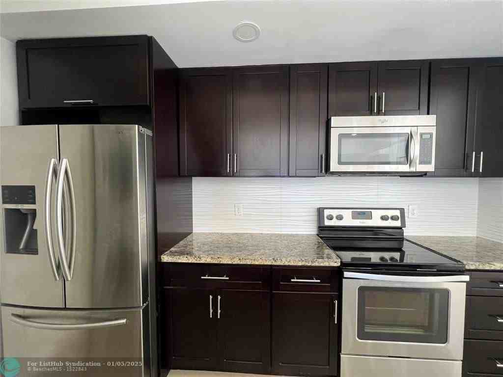 5212 Nw 186th Ter - Photo 5 of 39