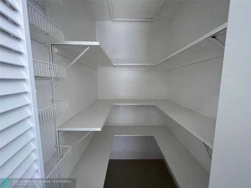 5212 Nw 186th Ter - Photo 6 of 39