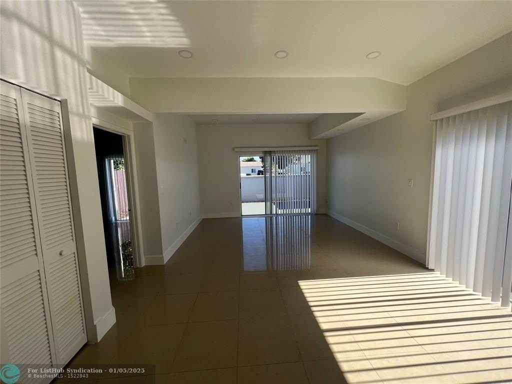 5212 Nw 186th Ter - Photo 7 of 39