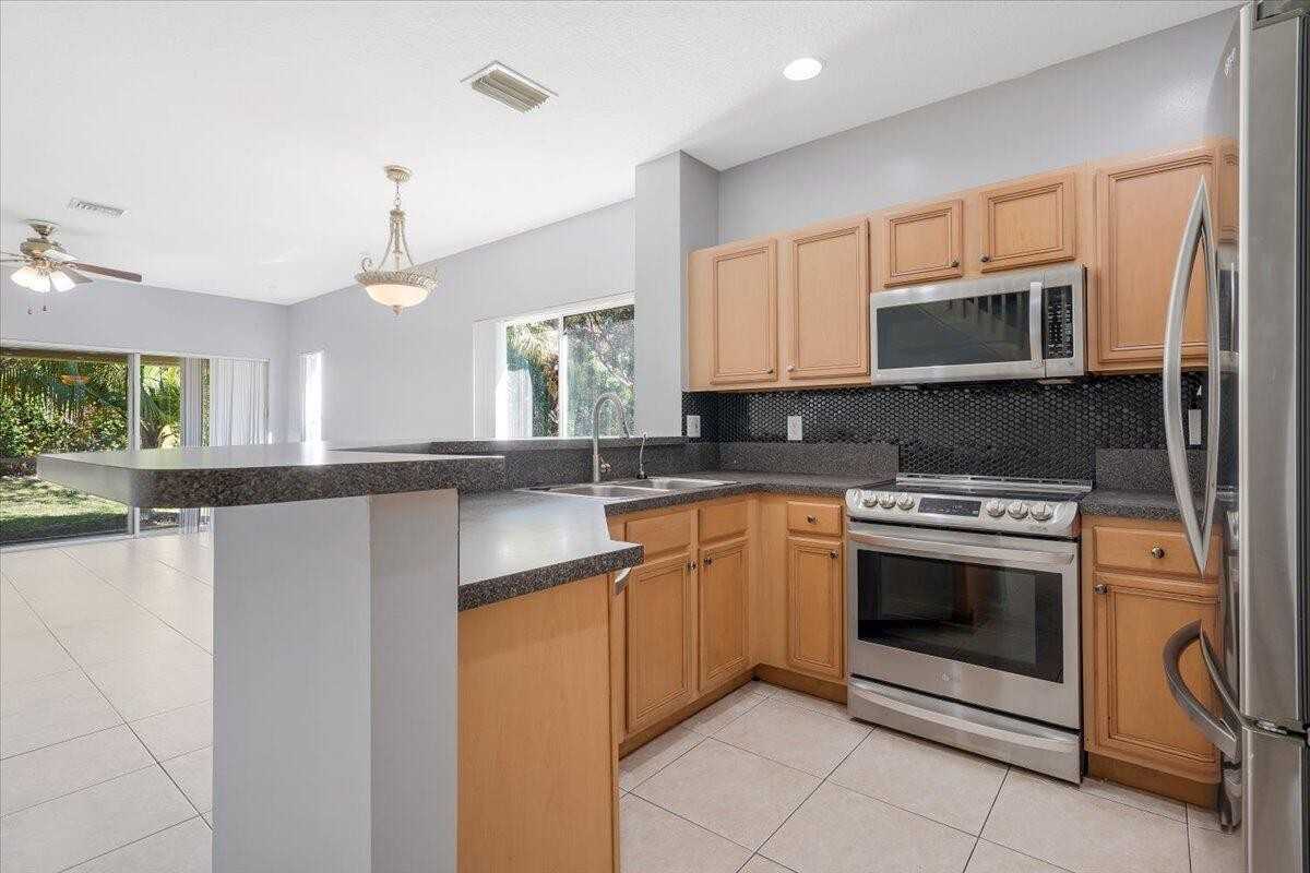 4543 Palmbrooke Cir - Photo 7 of 50