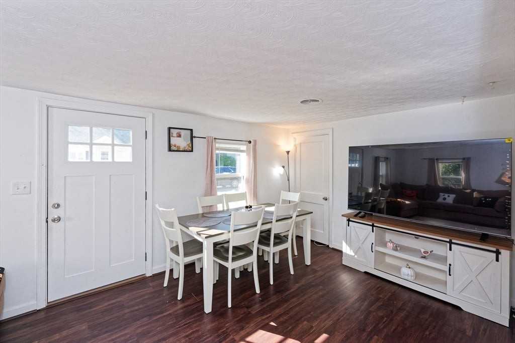 11 Oakview St - Photo 4 of 29