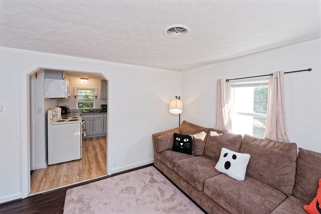 11 Oakview St - Photo 6 of 29