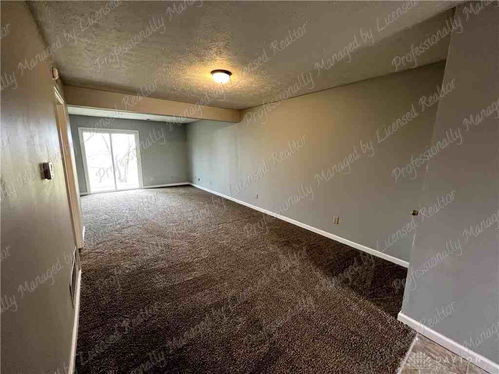 527 N Broad St - Photo 4 of 18