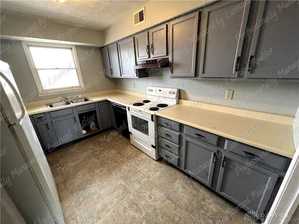 527 N Broad St - Photo 7 of 18