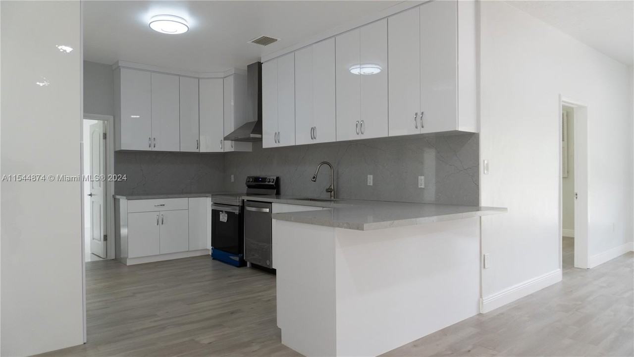 8320 Sw 118th Ter - Photo 2 of 28