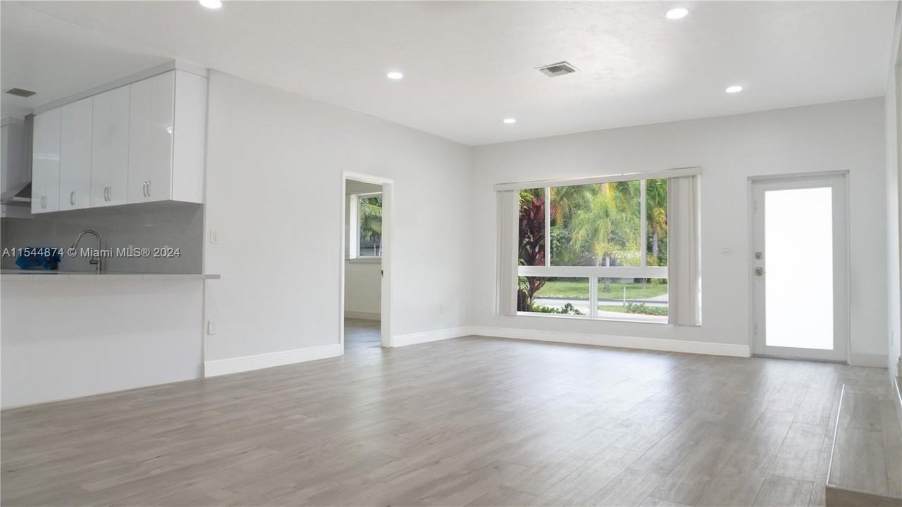 8320 Sw 118th Ter - Photo 3 of 28