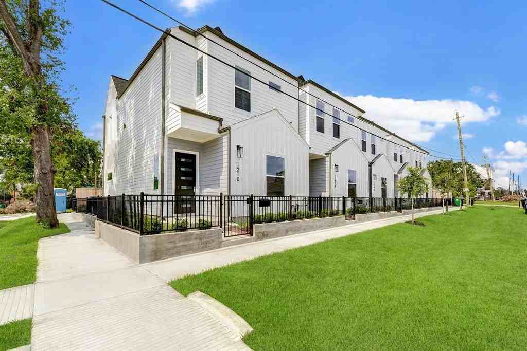 1210 Prince St - Photo 3 of 43