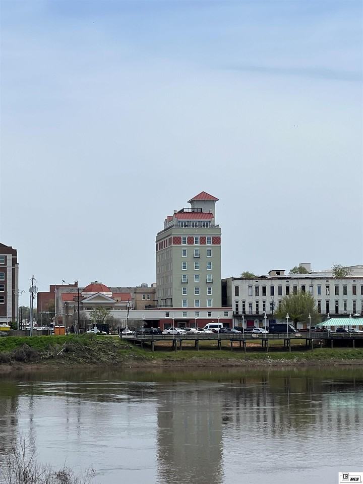 223 S Grand St - Photo 3 of 21