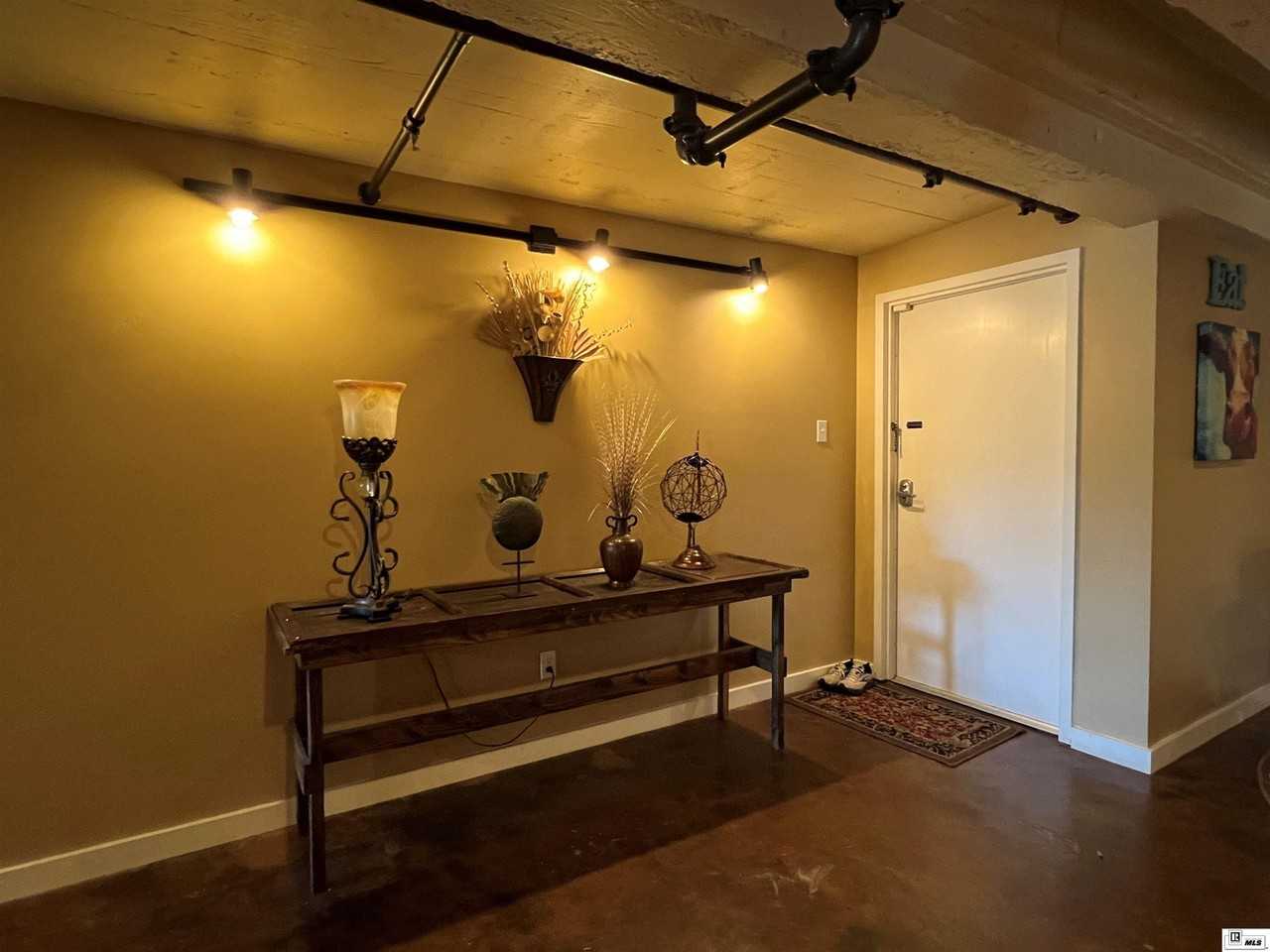 223 S Grand St - Photo 4 of 21