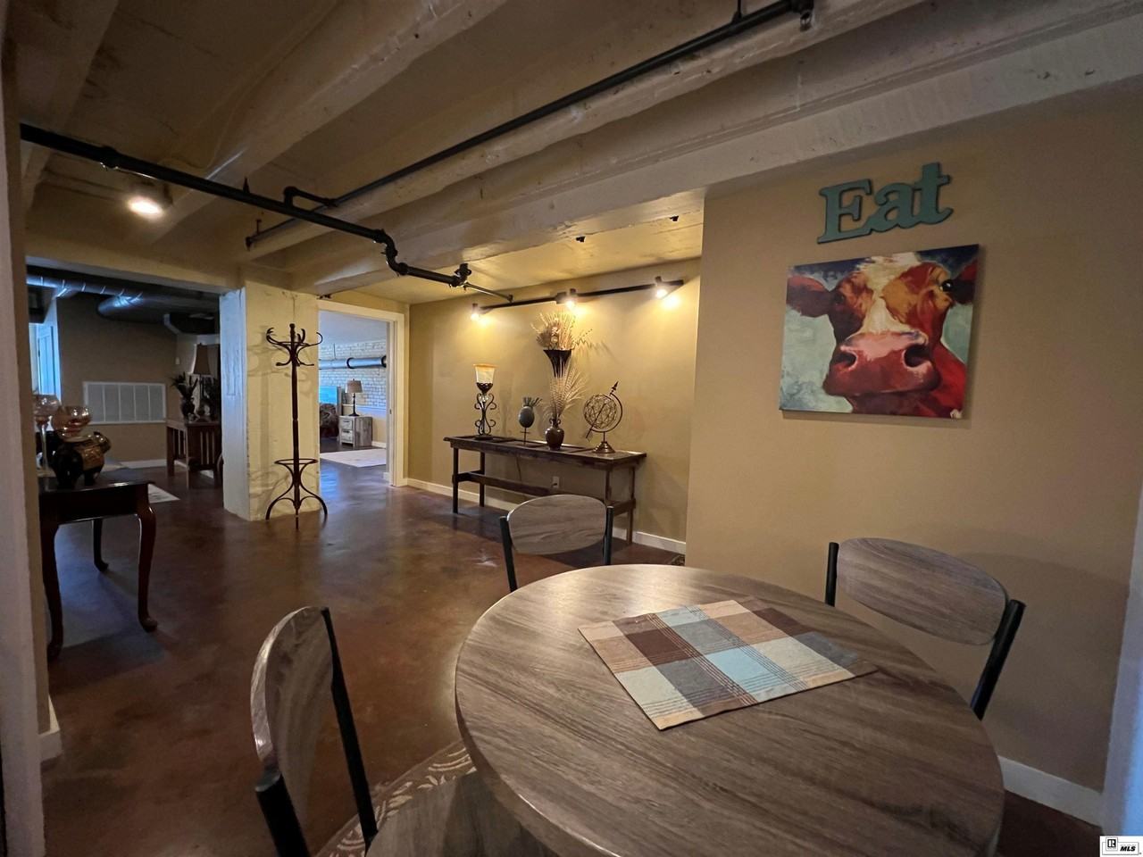 223 S Grand St - Photo 5 of 21