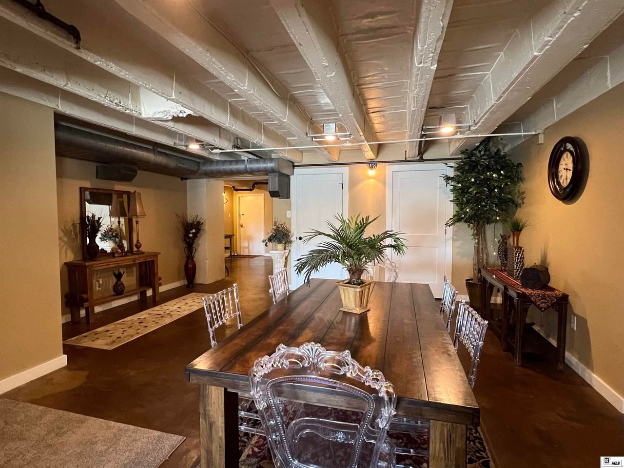 223 S Grand St - Photo 7 of 21