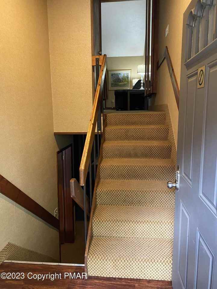 1059 Deerfield Dr - Photo 3 of 20