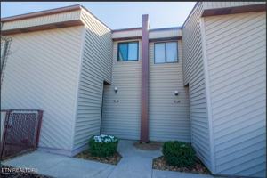 featured image of 10 Lakeshore Ter