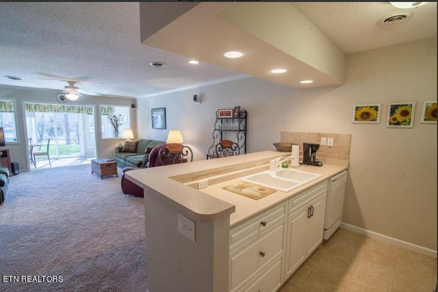 10 Lakeshore Ter - Photo 2 of 10