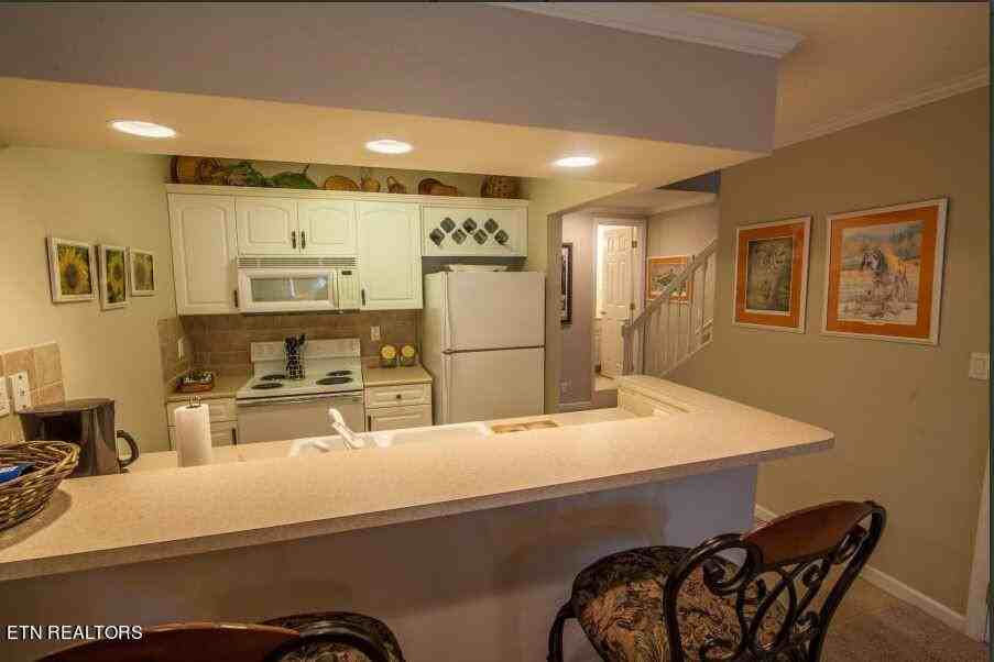 10 Lakeshore Ter - Photo 4 of 10