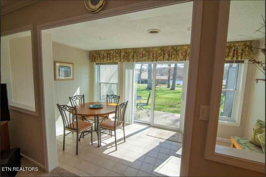 10 Lakeshore Ter - Photo 5 of 10