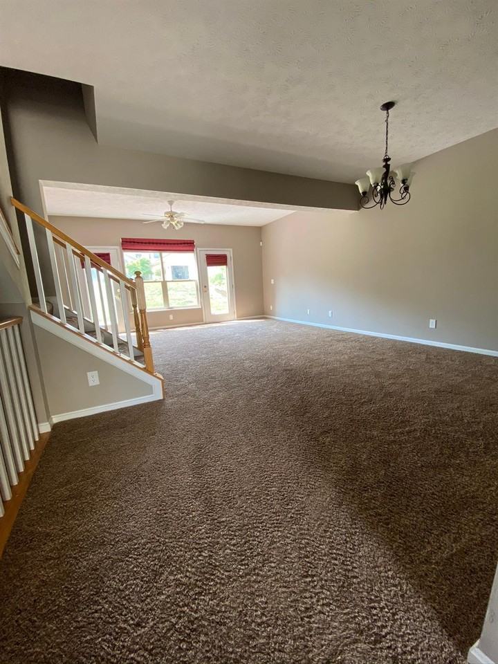 9945 Hunters Rdg - Photo 5 of 50