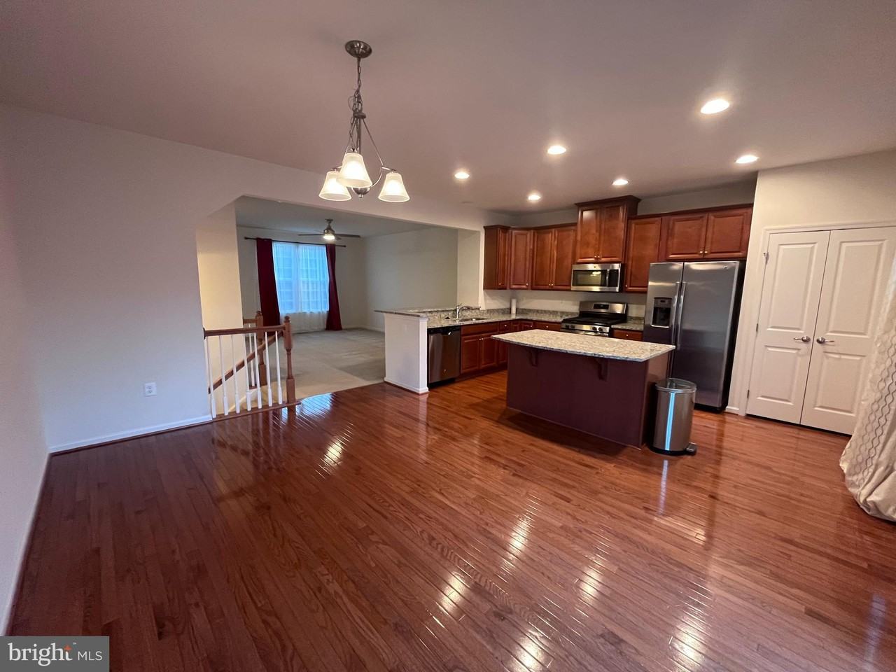 1118 Oakwood St - Photo 4 of 19